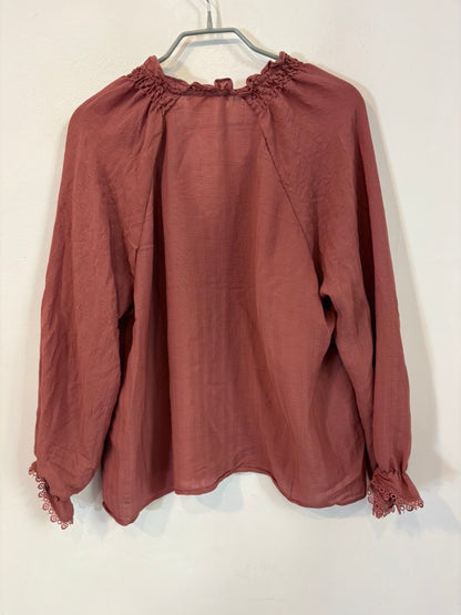 POLÍN ET MOI. Blusa fluida rosa oscuro detalles