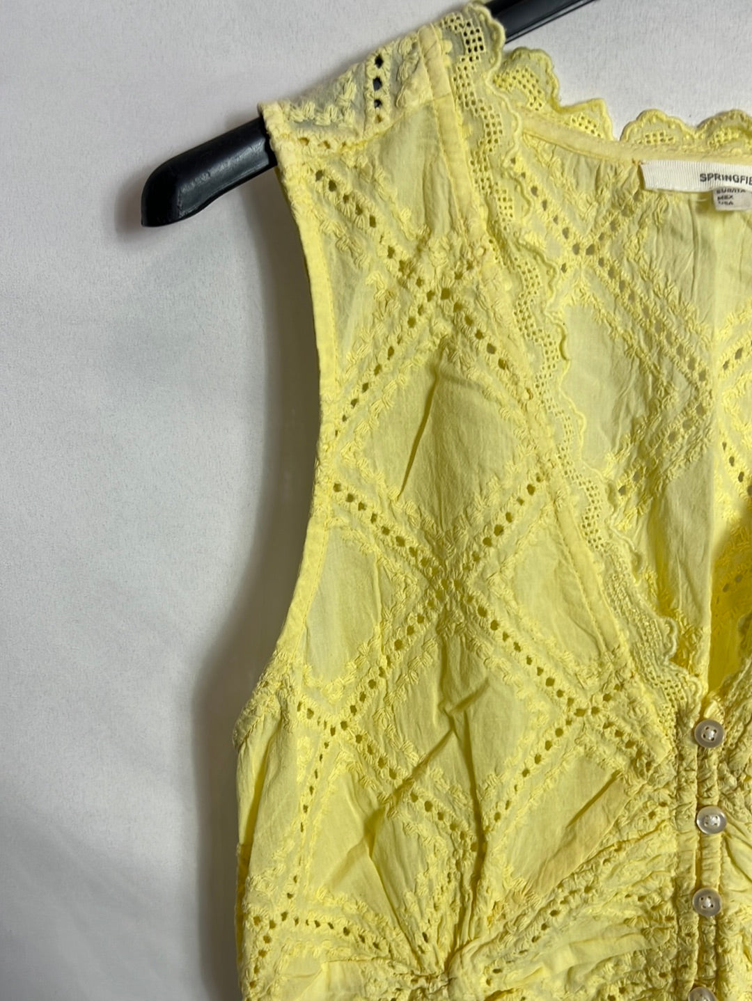 SPRINGFIElD. Yellow openwork top. Size 38