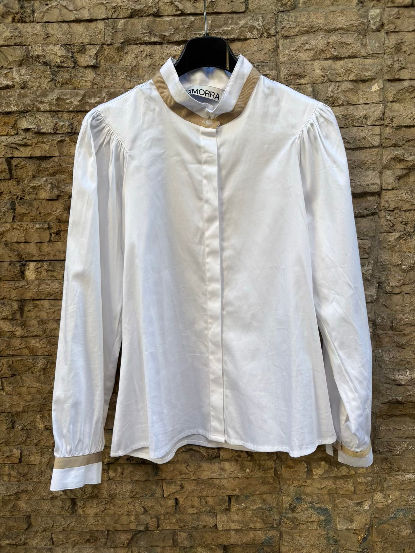 SIMORRA. Camisa blanca  detalle cuello y puños