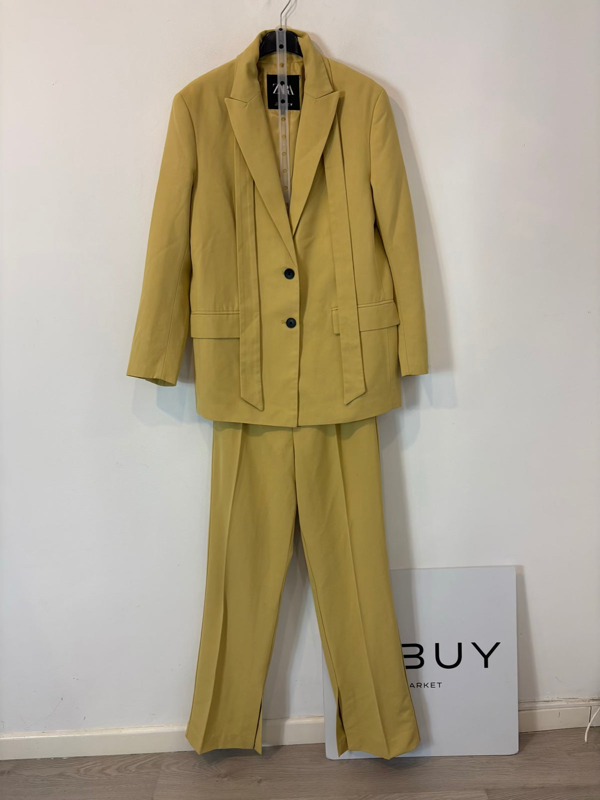 ZARA. Traje de chaqueta en tono pastel lazada