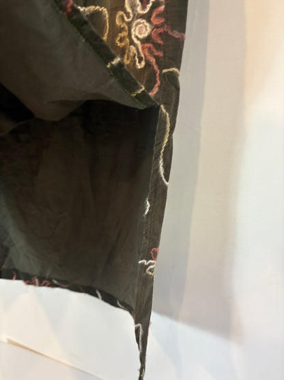 IPA BRAND. Falda midi verde bordados