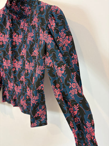 PIETRA. Blusa azul flores rosa