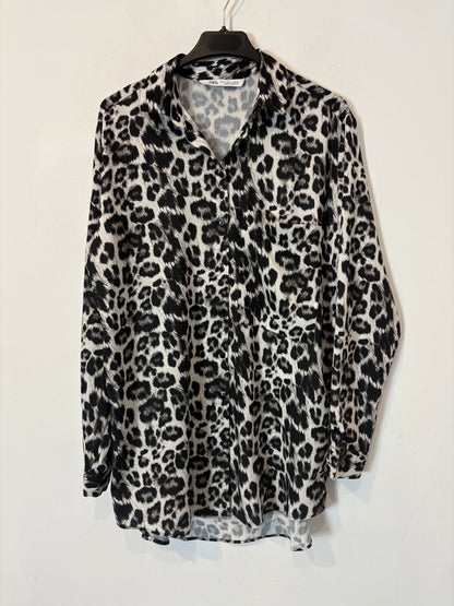 ZARA. Blusa fluida animal print