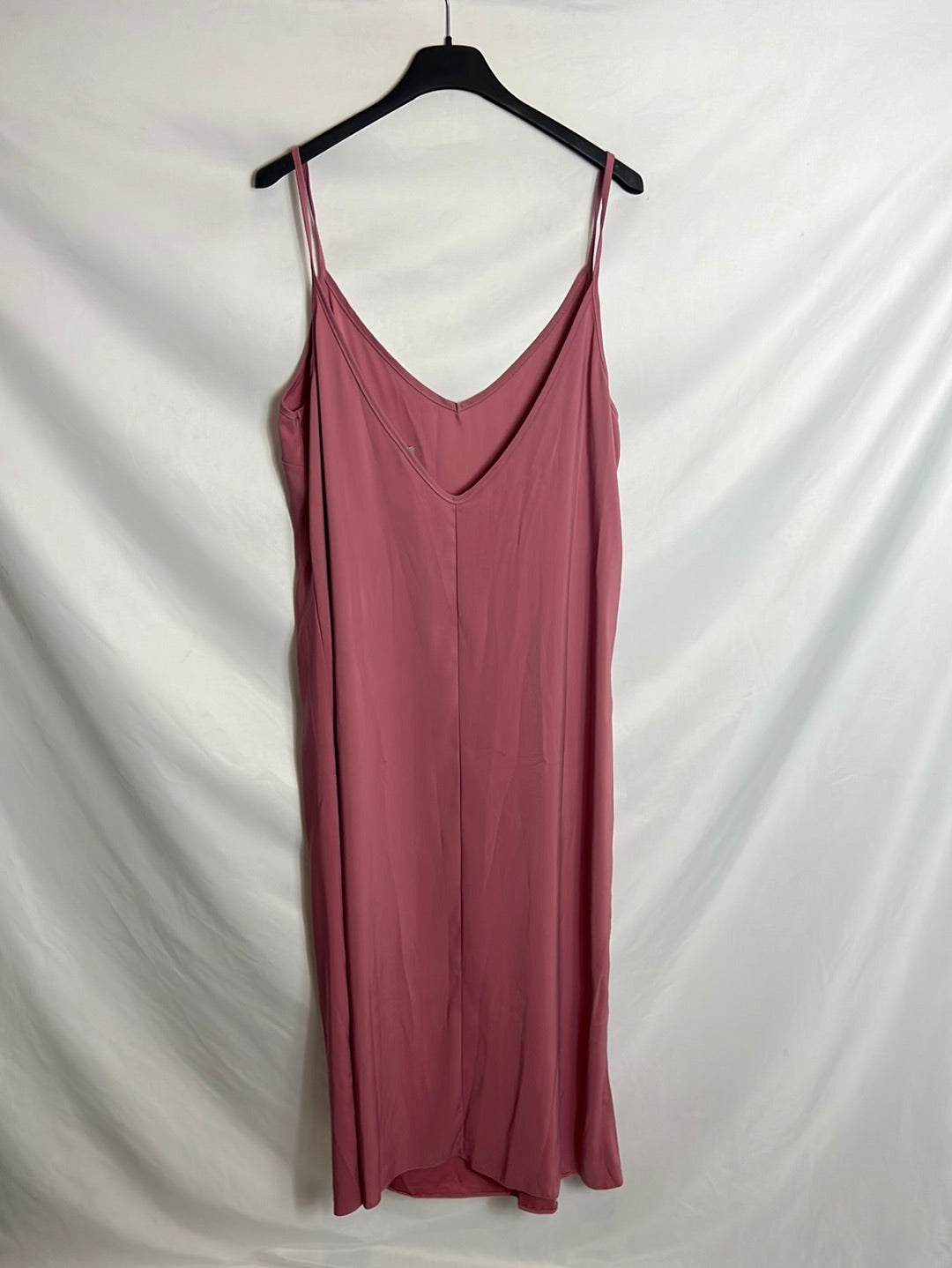 ASOS. Flowy pink midi dress. Size 42 Hibuy market ASOS. Flowy pink midi dress. Size 42 Hibuy market