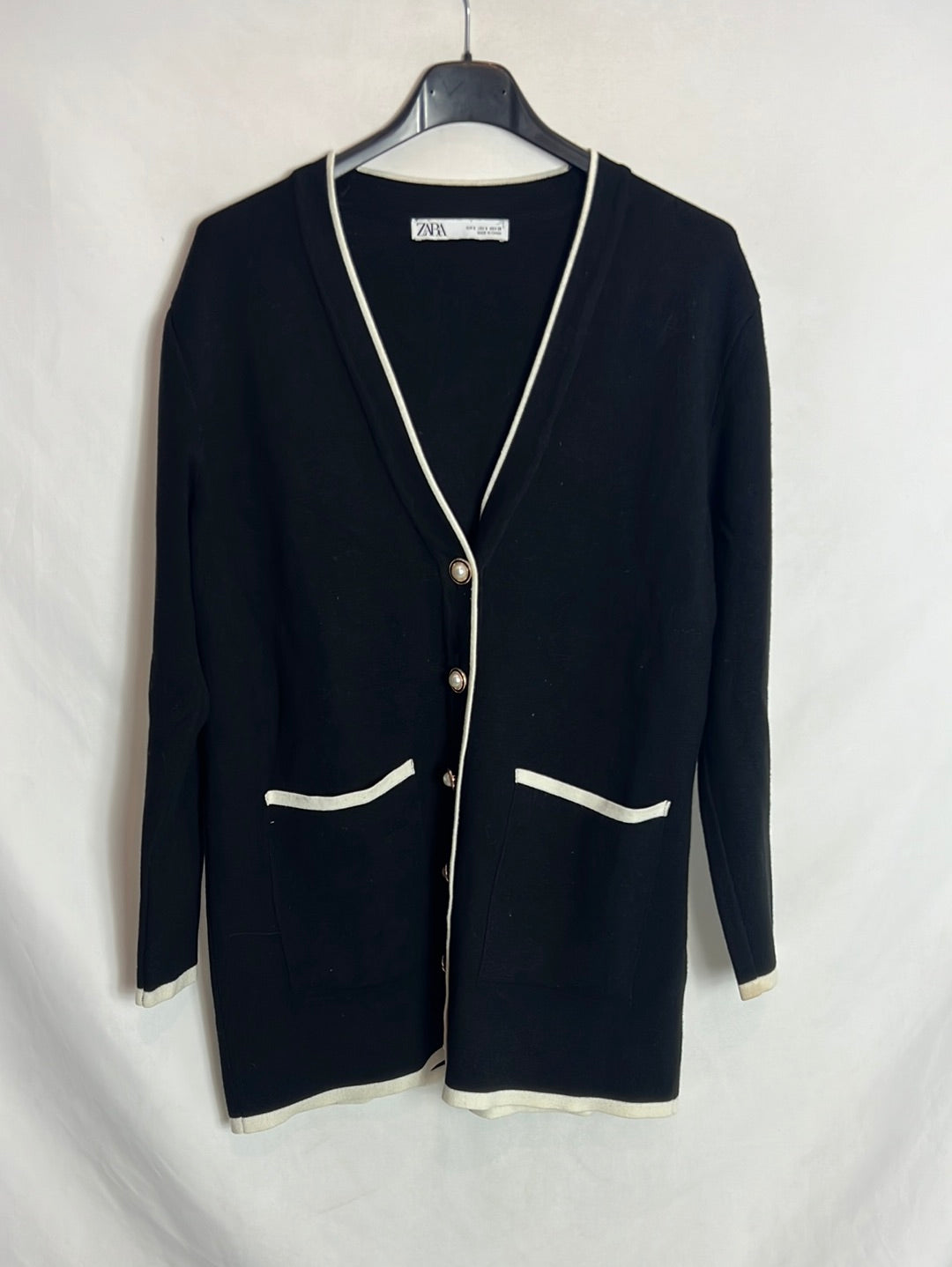 ZARA. Cárdigan negro botones T.s