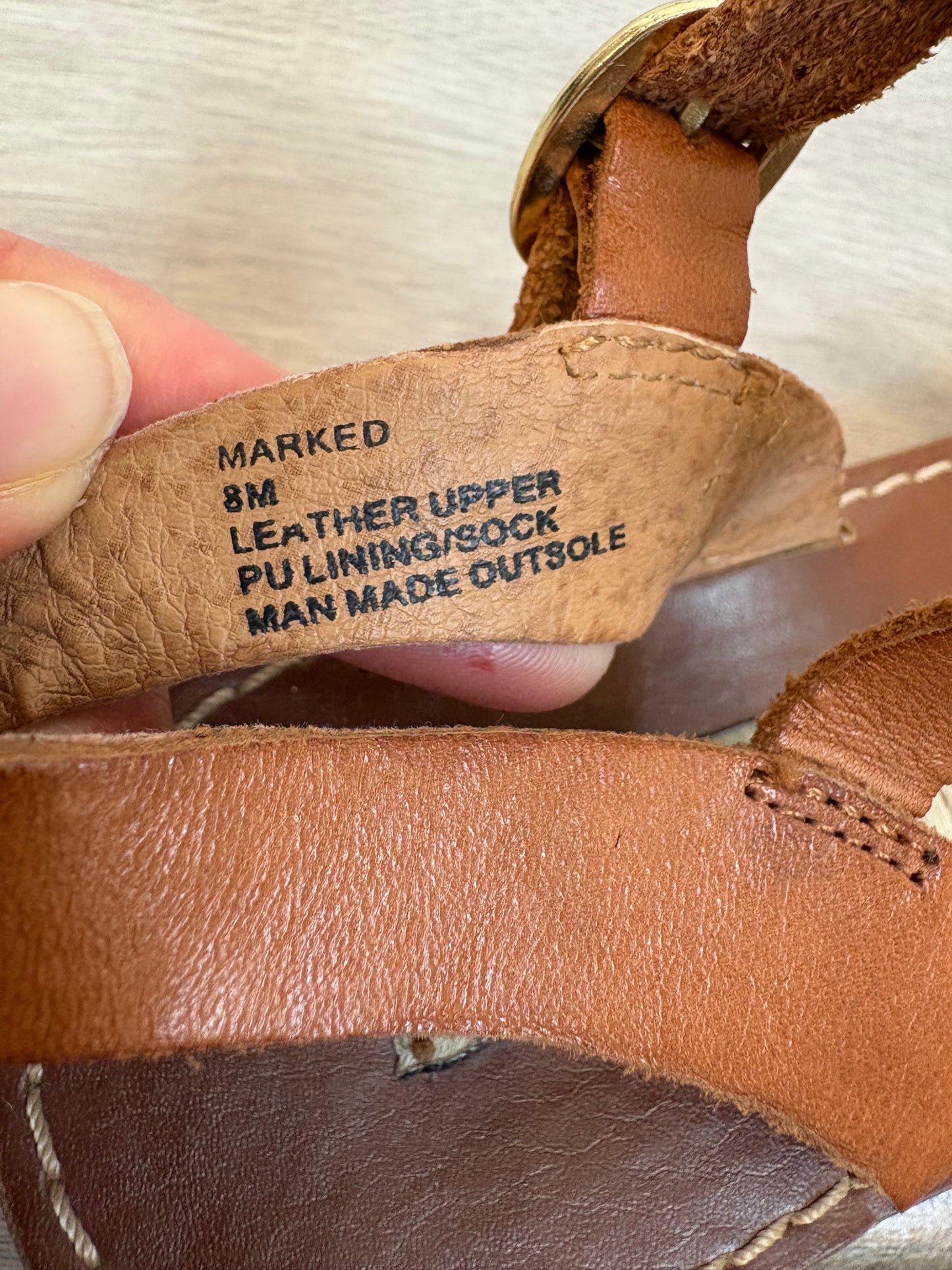 STEVE MADDEN. Sandalia marrón piel
