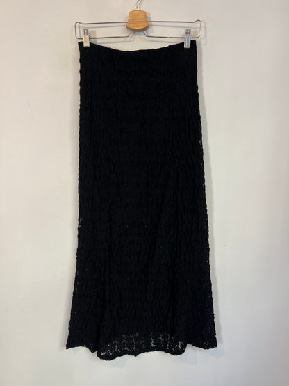 AWARE. Falda midi negra encaje06