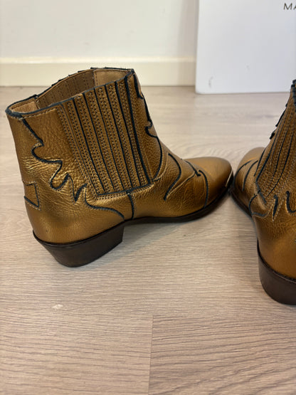 TORAL. Botines dorados piel