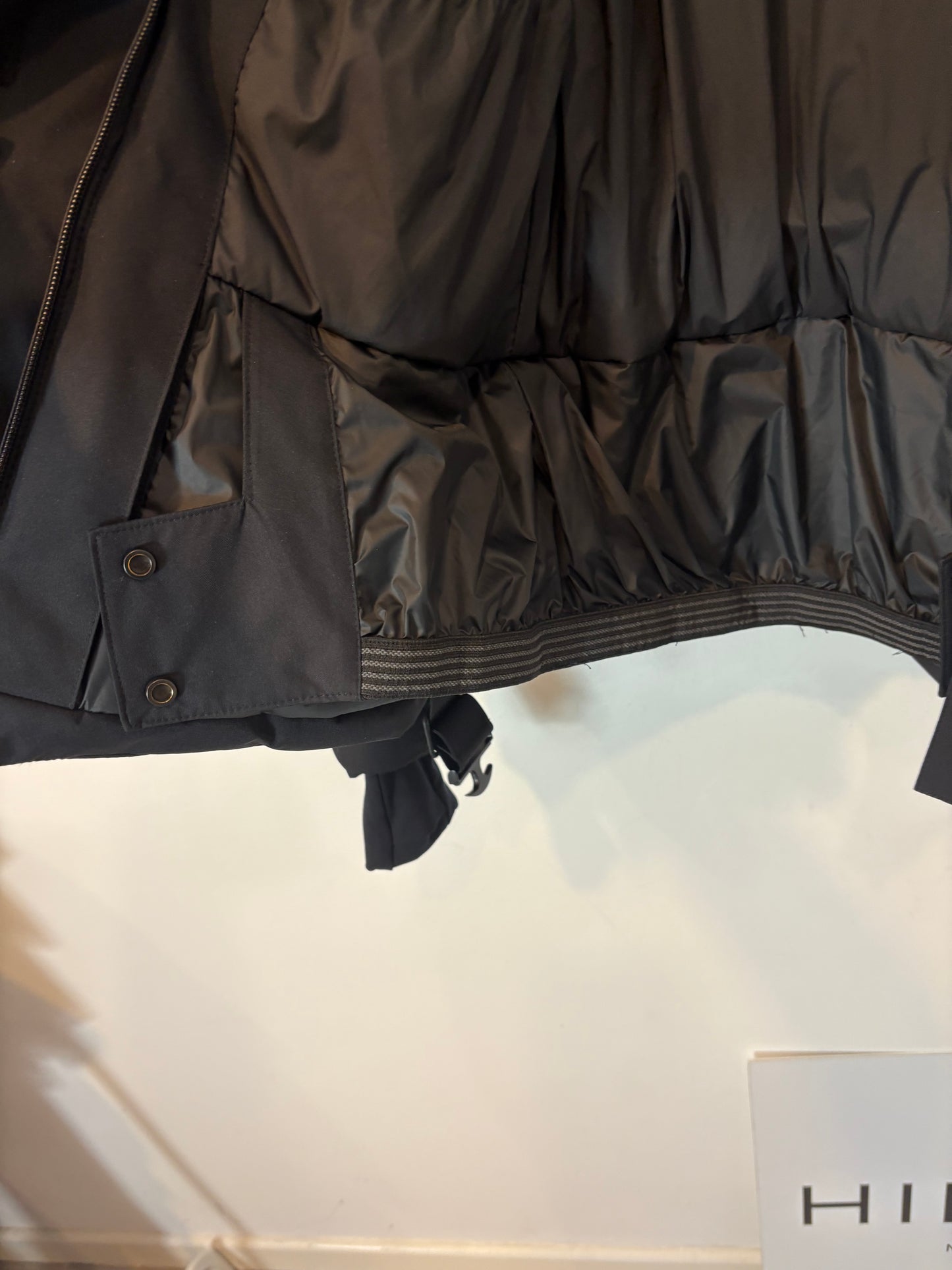 OYSHO. Plumas negro ski