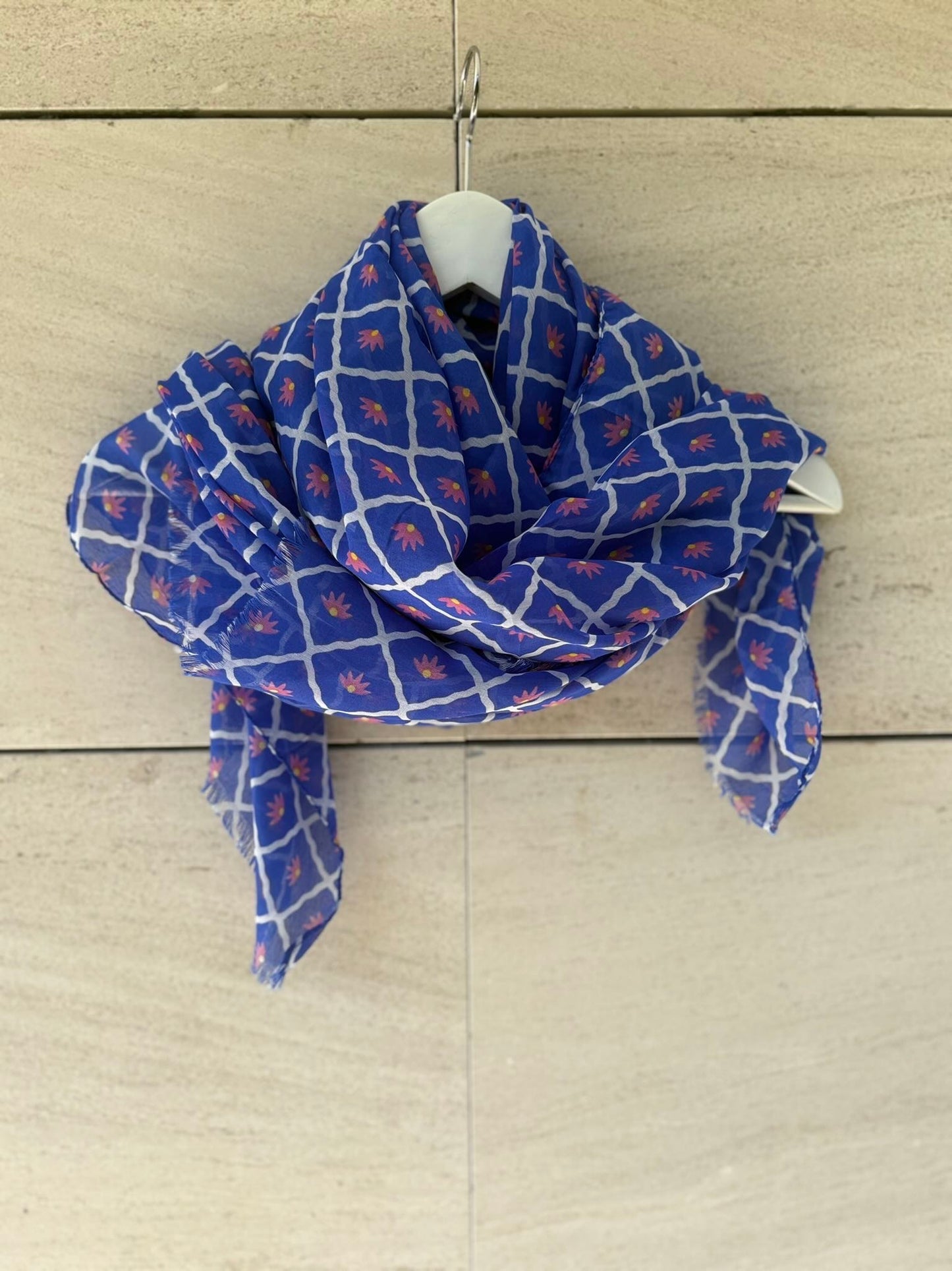 Pañuelo azul estampado