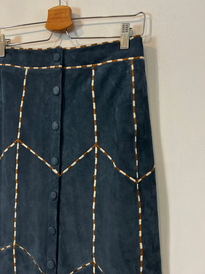 SÉZANE. Falda midi piel azul