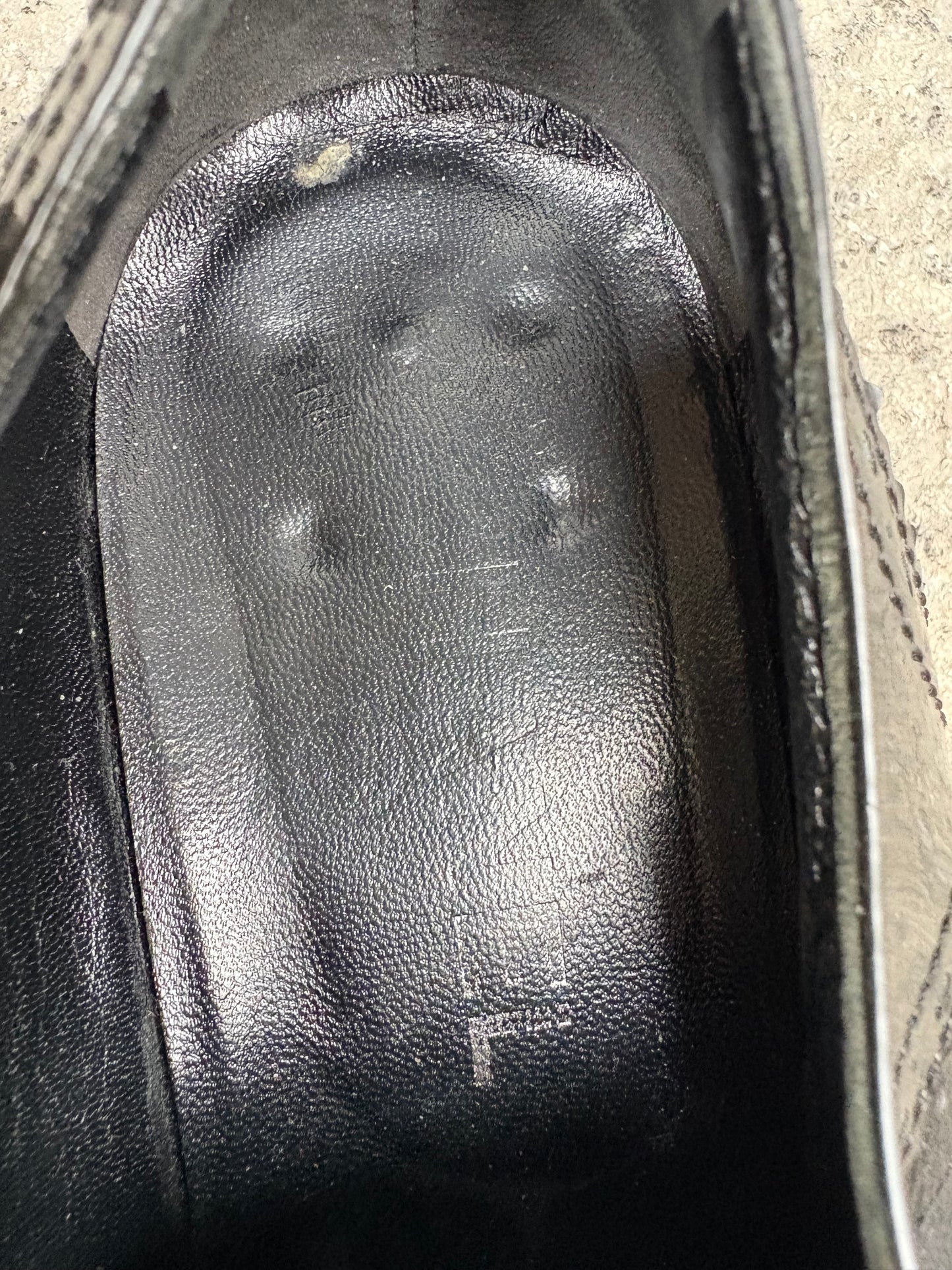 CHANEL. Zapatos Oxford negros piel