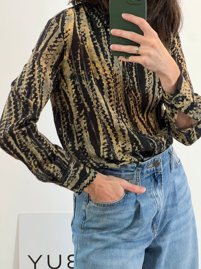 MASSIMO DUTTI. Blusa negra y camel estampada T.34
