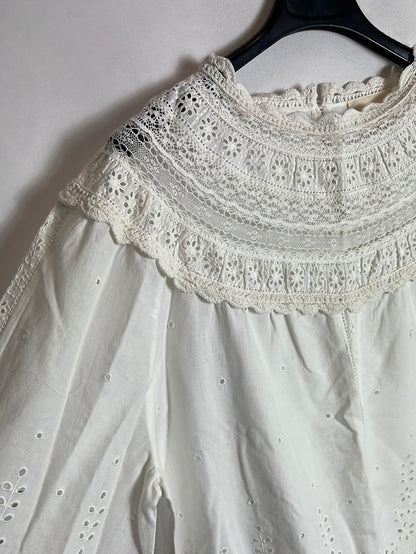 SÉZANE. Blusa blanca trioquelada. T 36