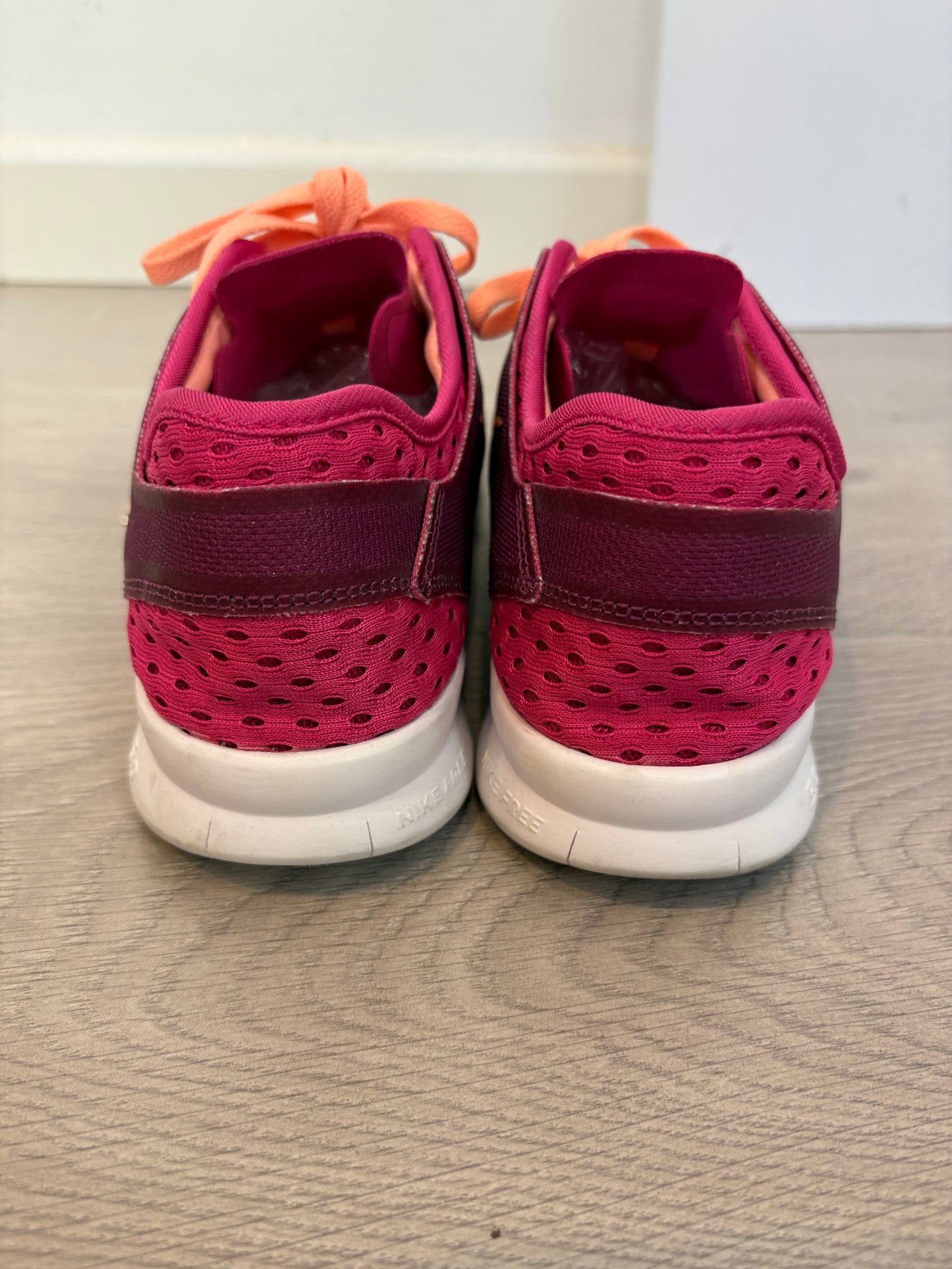 NIKE. Zapatillas modelo FREE 5.0.  T 38