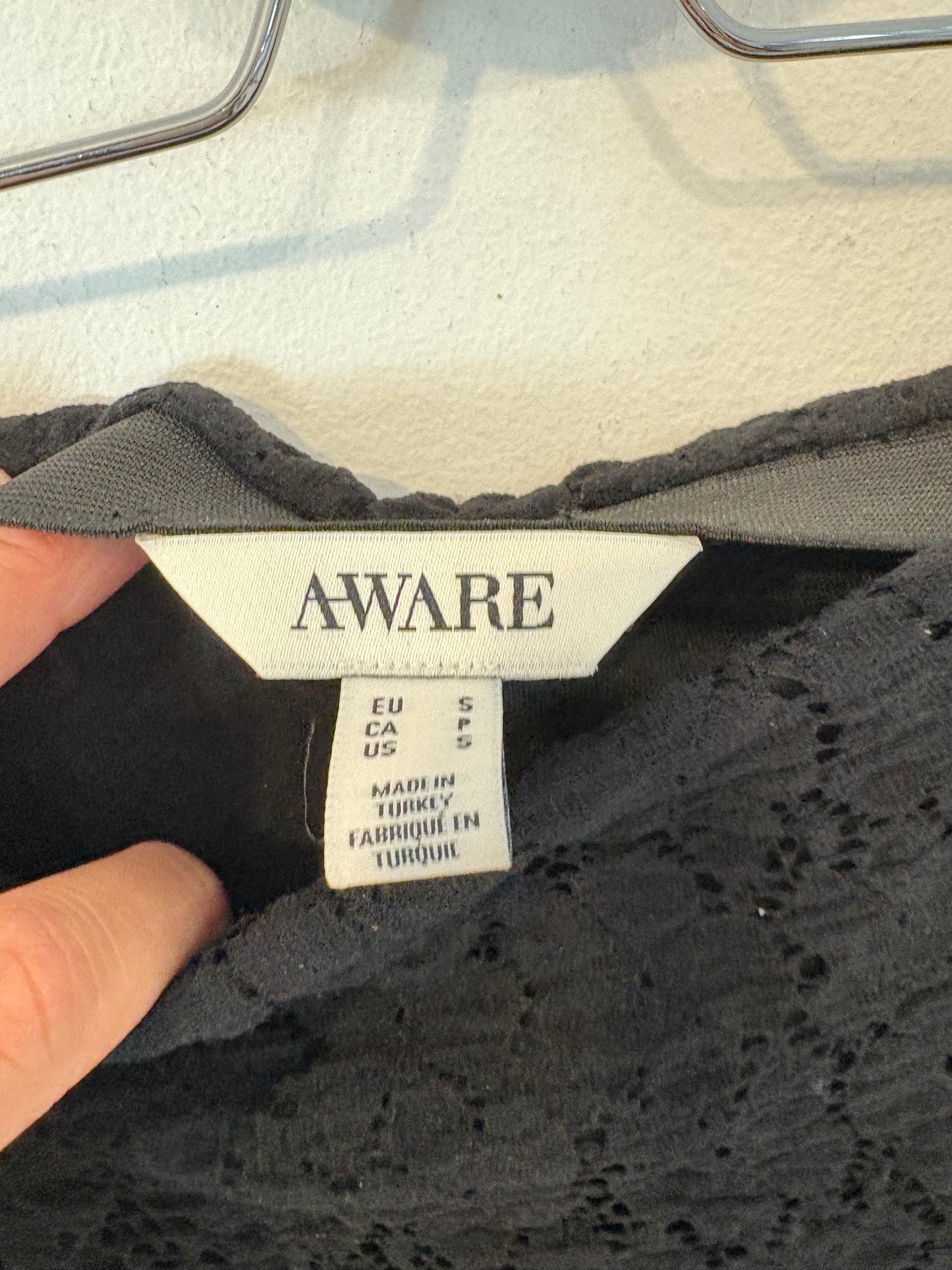 AWARE. Falda larga negra textura