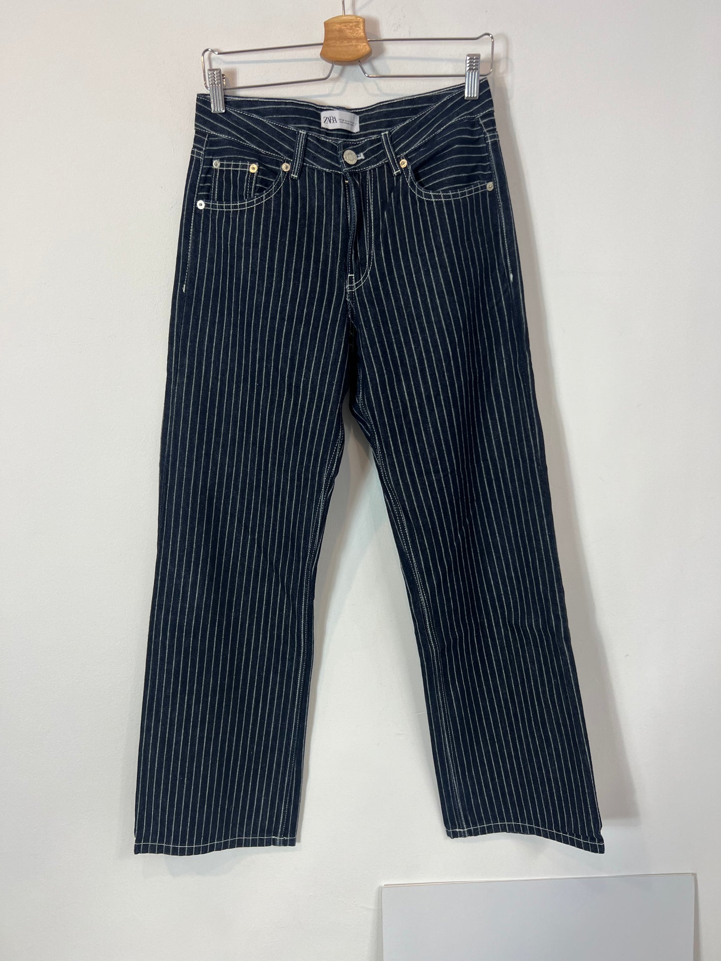 ZARA. Denim recto azul rayas. T 36
