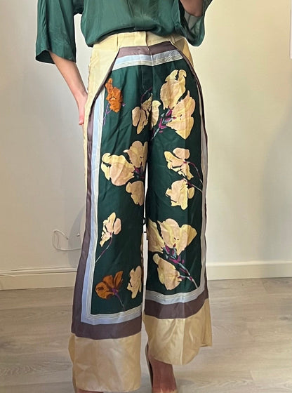 ZARA. Pantalón estampado detalle pinzas. T S