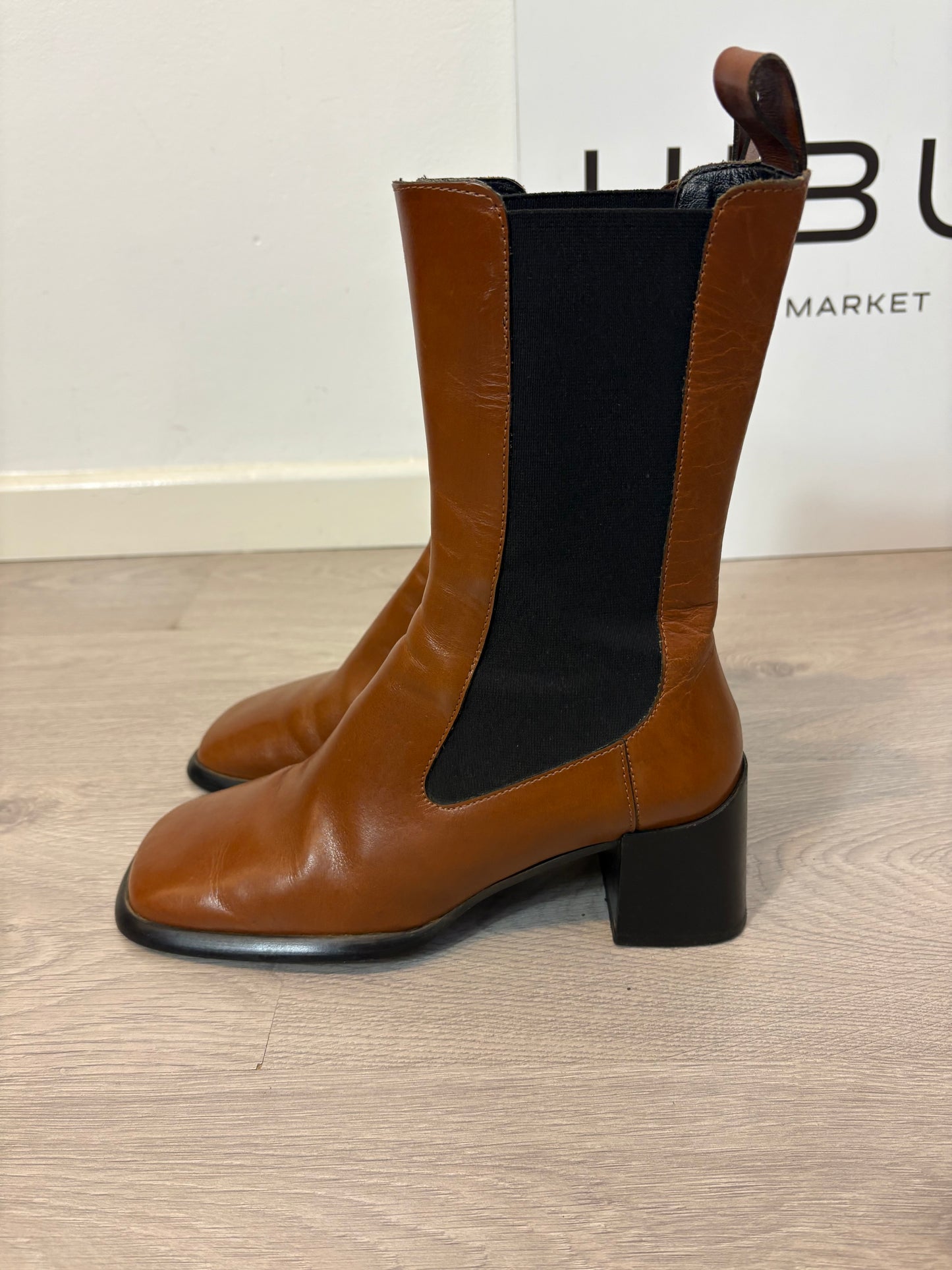 E8. Botines piel marrón