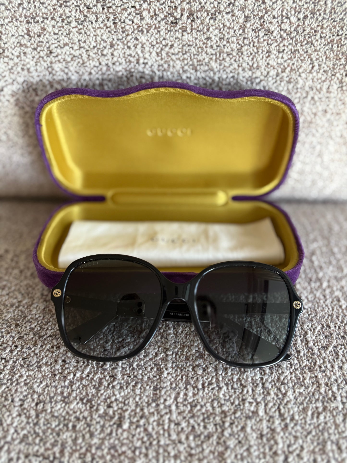 GUCCI. Gafas de sol negras