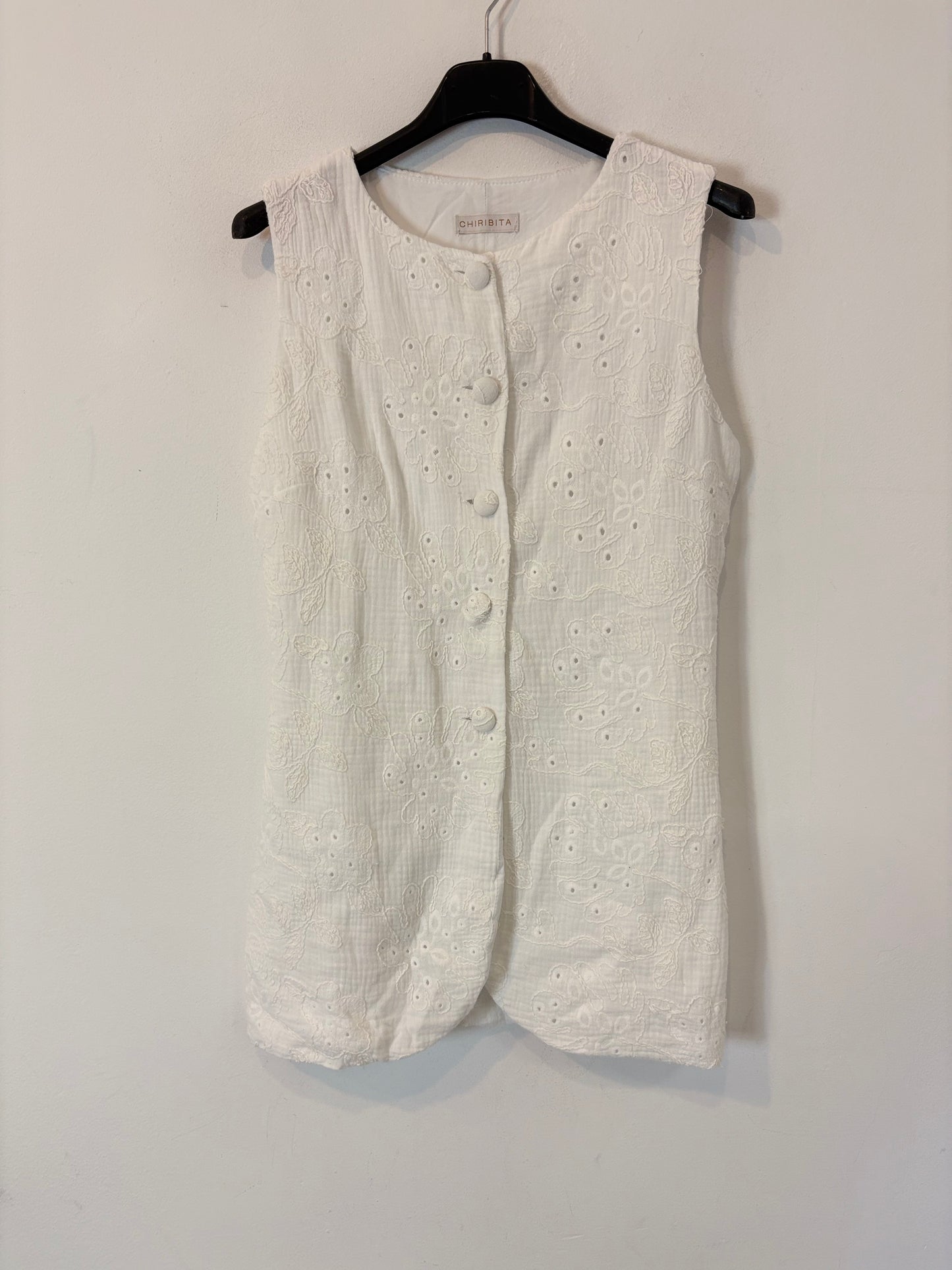 CHIRIBITA. Total look blanco bordado T.s