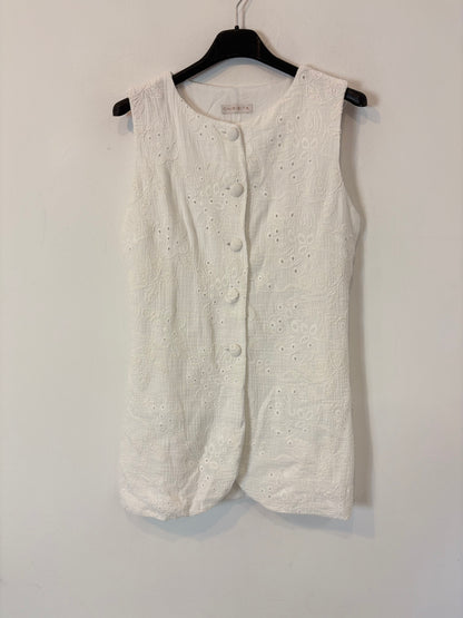 CHIRIBITA. Total look blanco bordado T.s