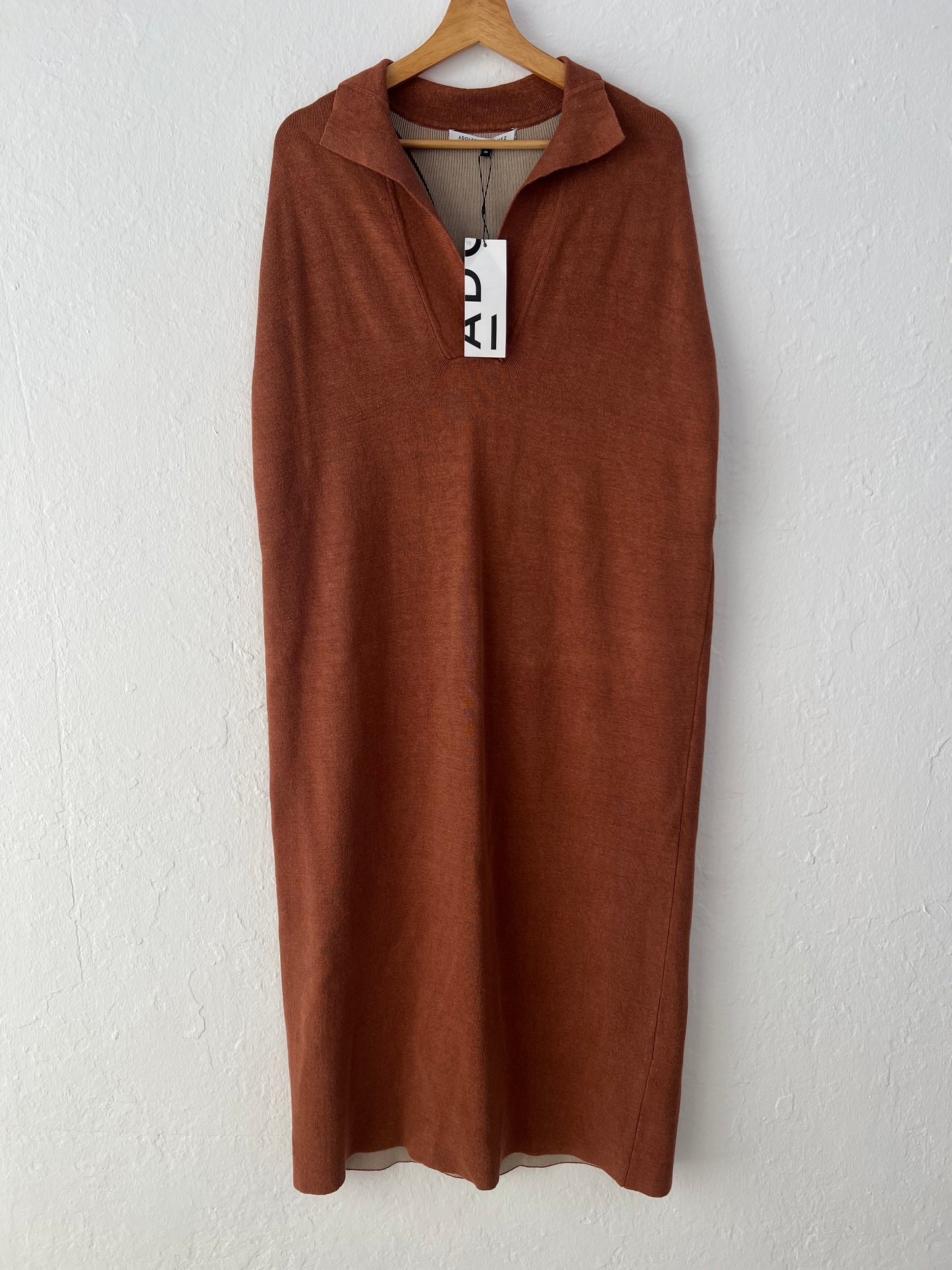 ADOLFO DOMINGUEZ. Vestido marrón punto T.m