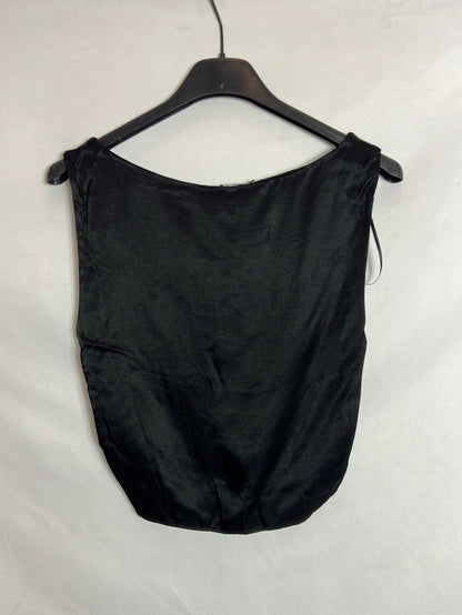 ZARA. Top negro satinado escote. T XS