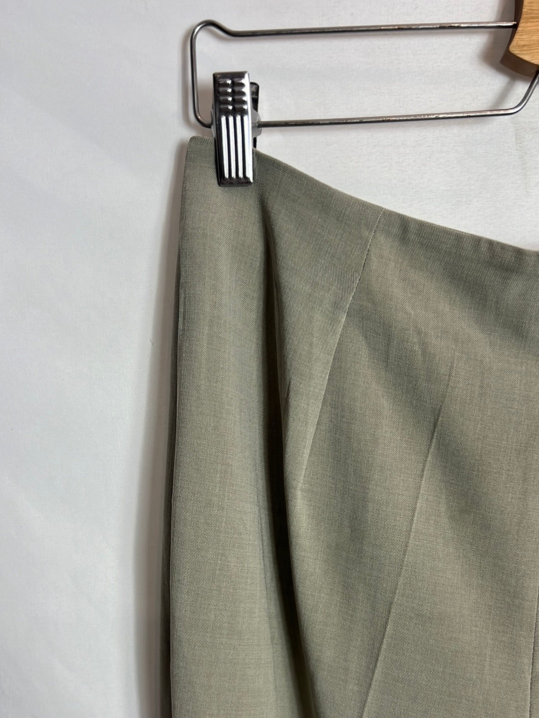 RED BANDS. Flowy taupe trousers with pleats. Size 42