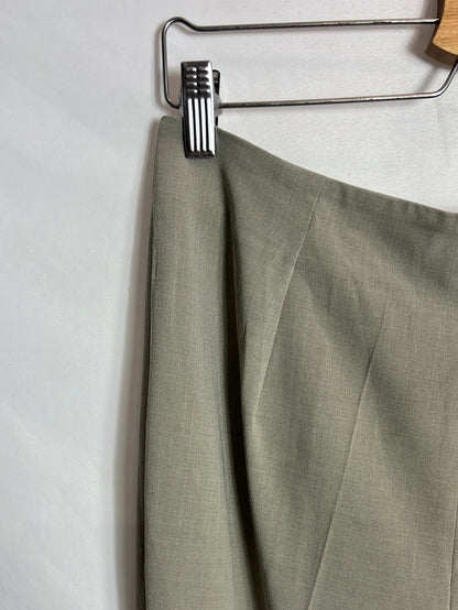 RED BANDS. Flowy taupe trousers with pleats. Size 42