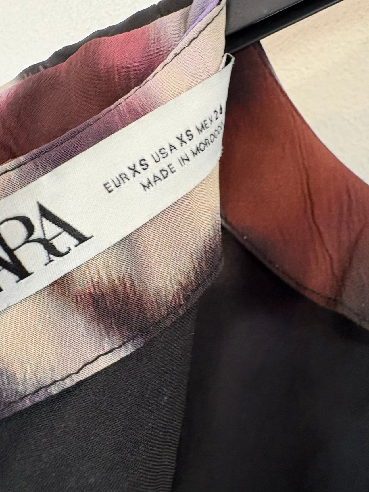 ZARA. Vestido mdi estampado colores