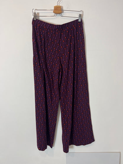 SURKANA. Total look estampado retro. T M