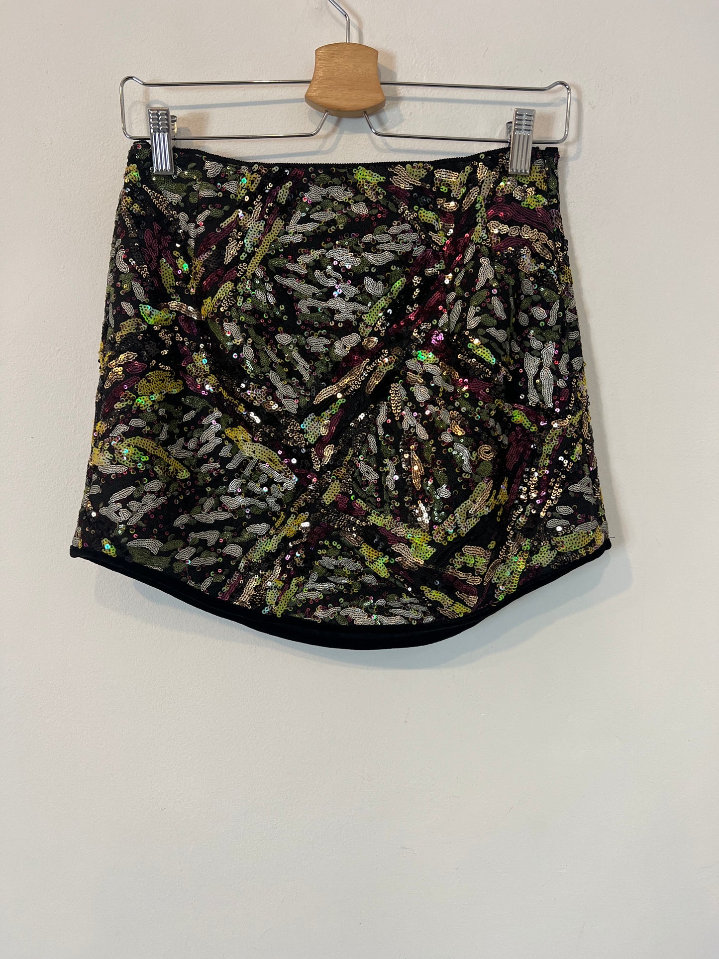 ZARA. Falda corta lentejuelas