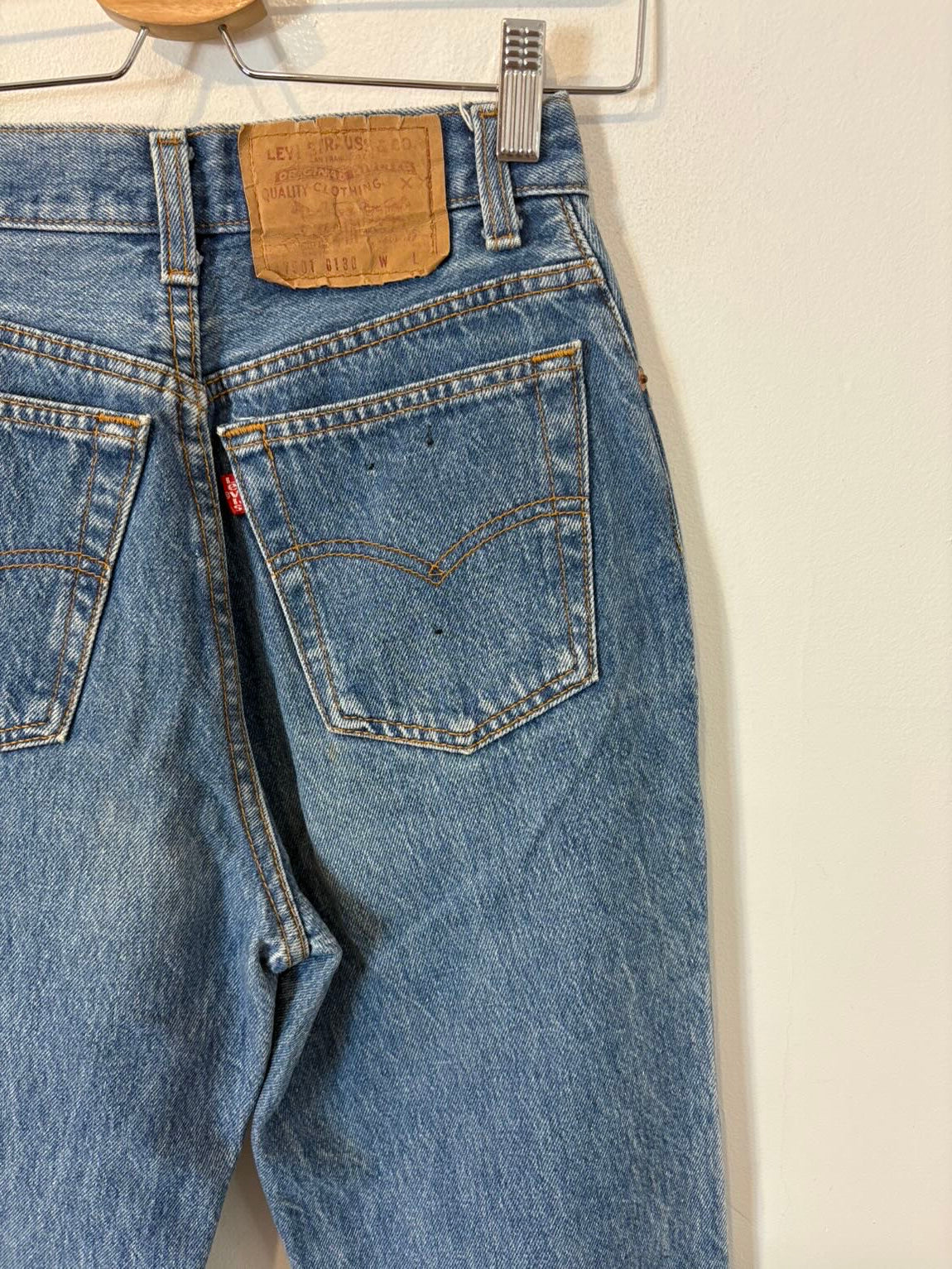 LEVI’S . Denim vintage abotonado lavado medio