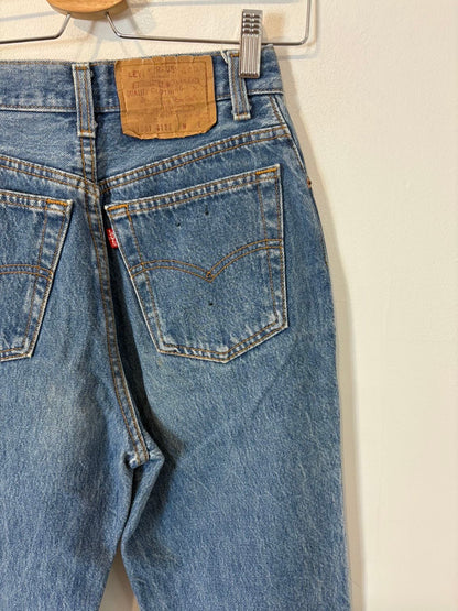 LEVI’S . Denim vintage abotonado lavado medio