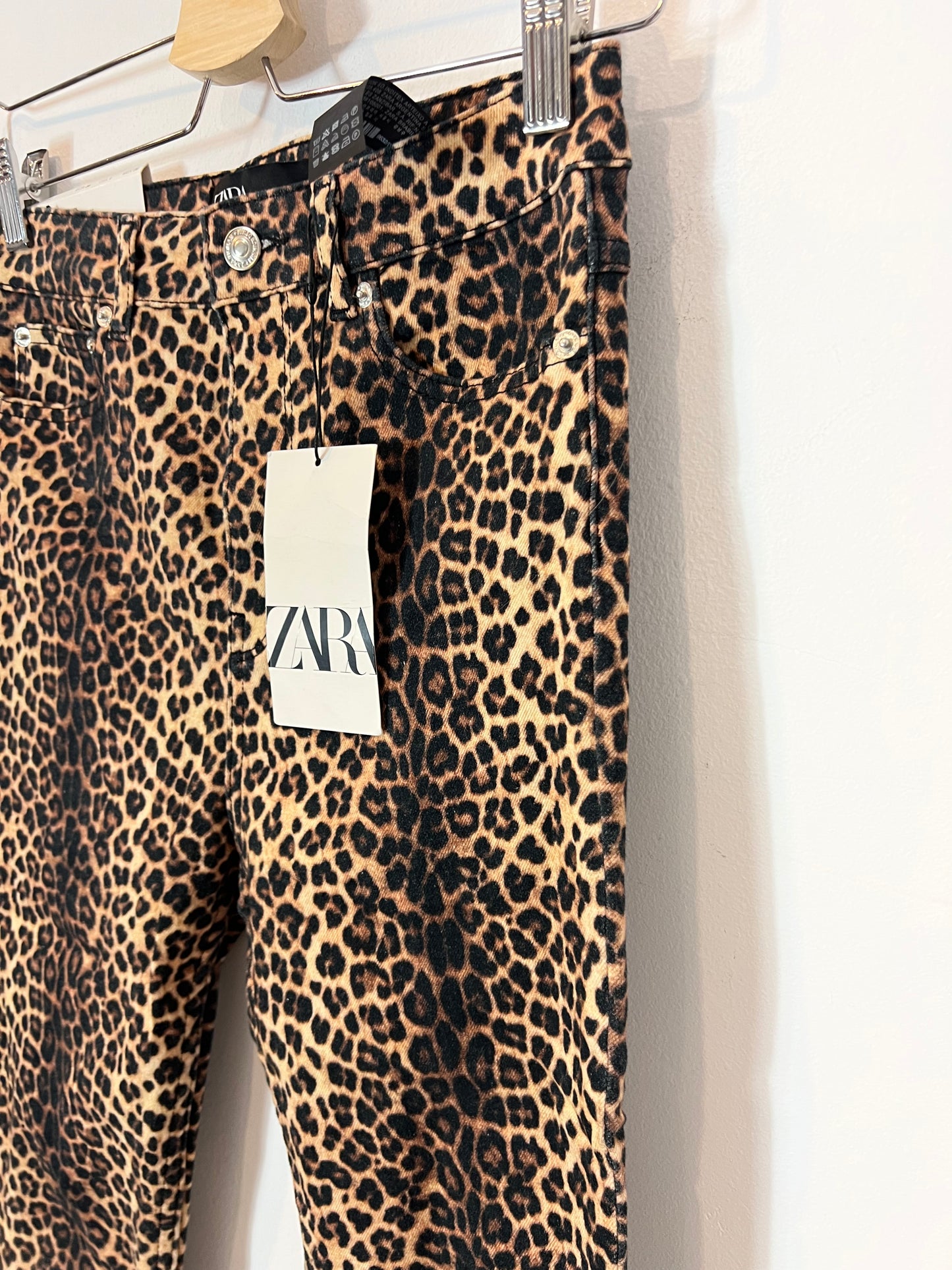 ZARA. Denim pitillo animal print. T 36