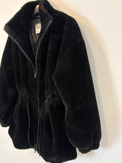 ZARA. Abrigo negro pelo