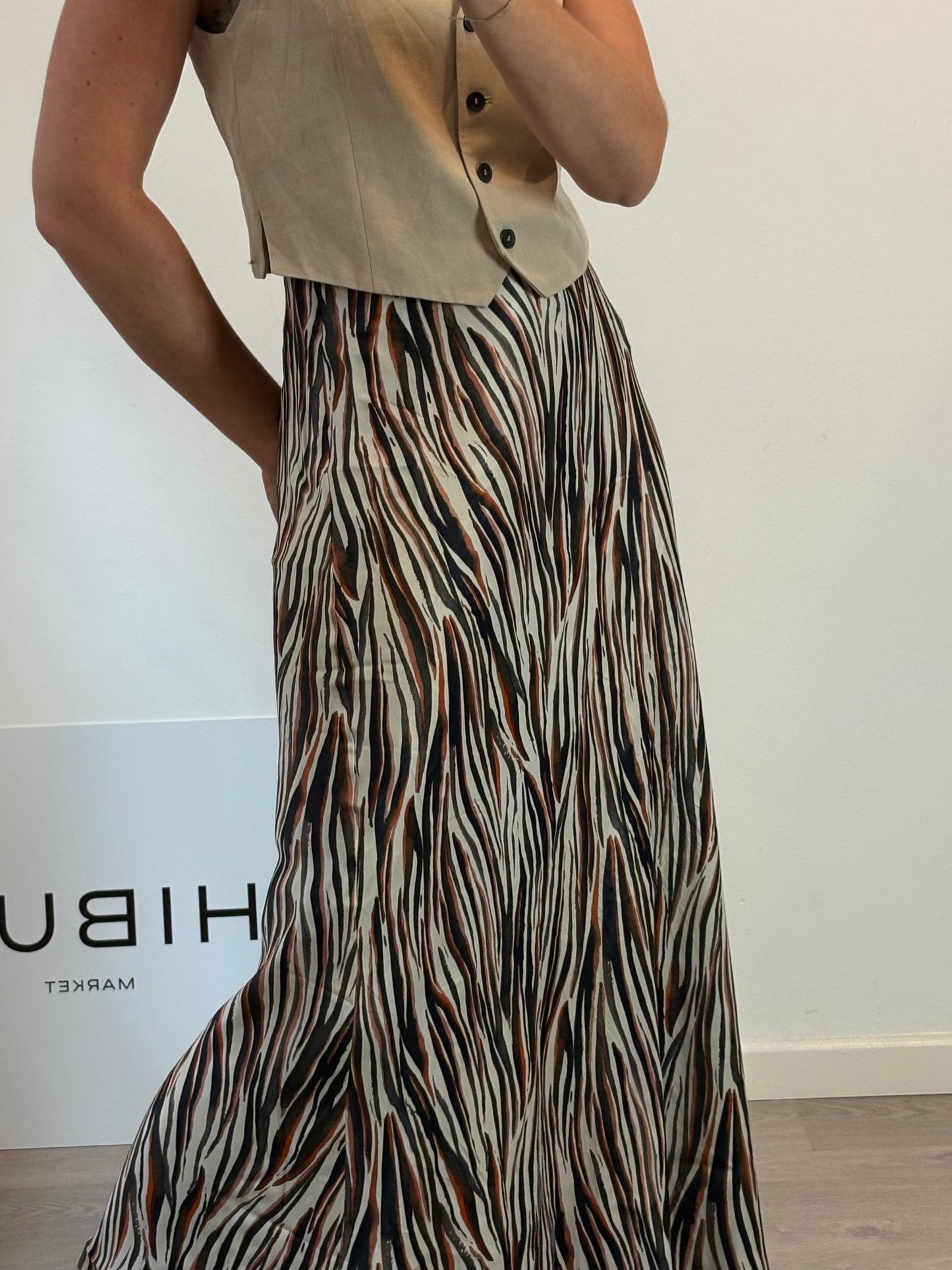 ZARA. Falda midi estampada T.m