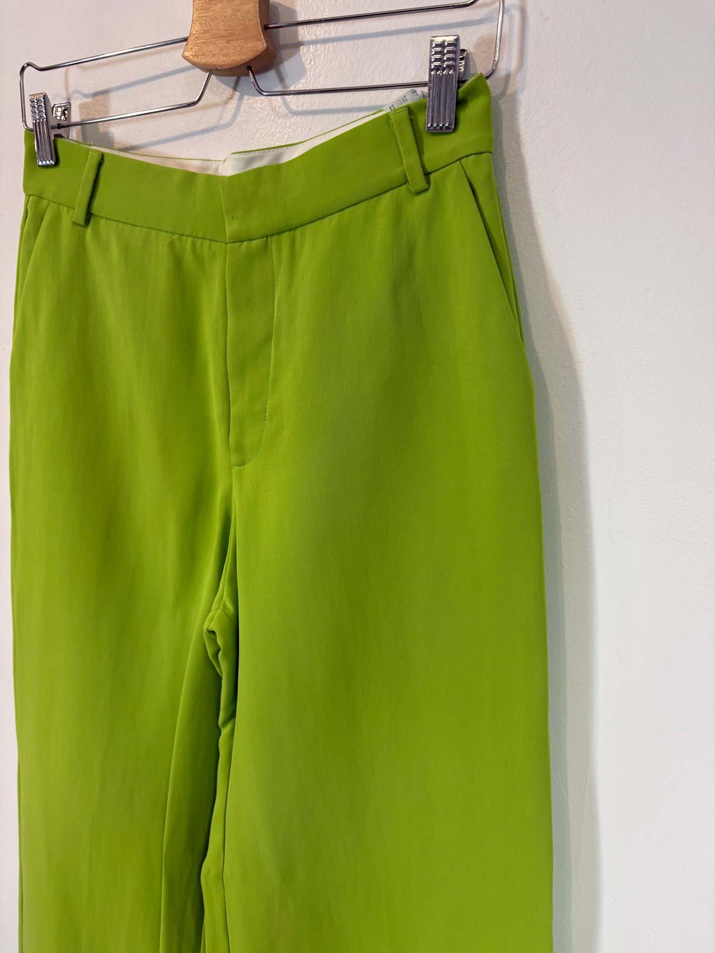 ZARA. Total look blazer y pantalón verde. T XS/S