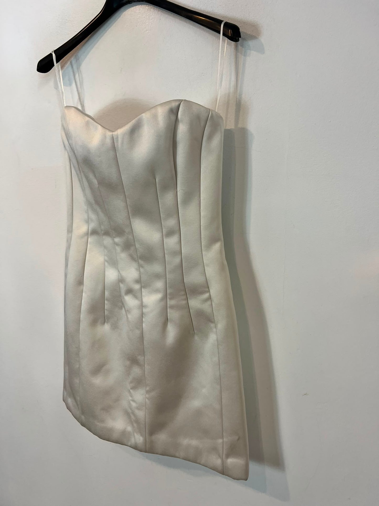 H&M  EDITION. vestido beige palabra de honor