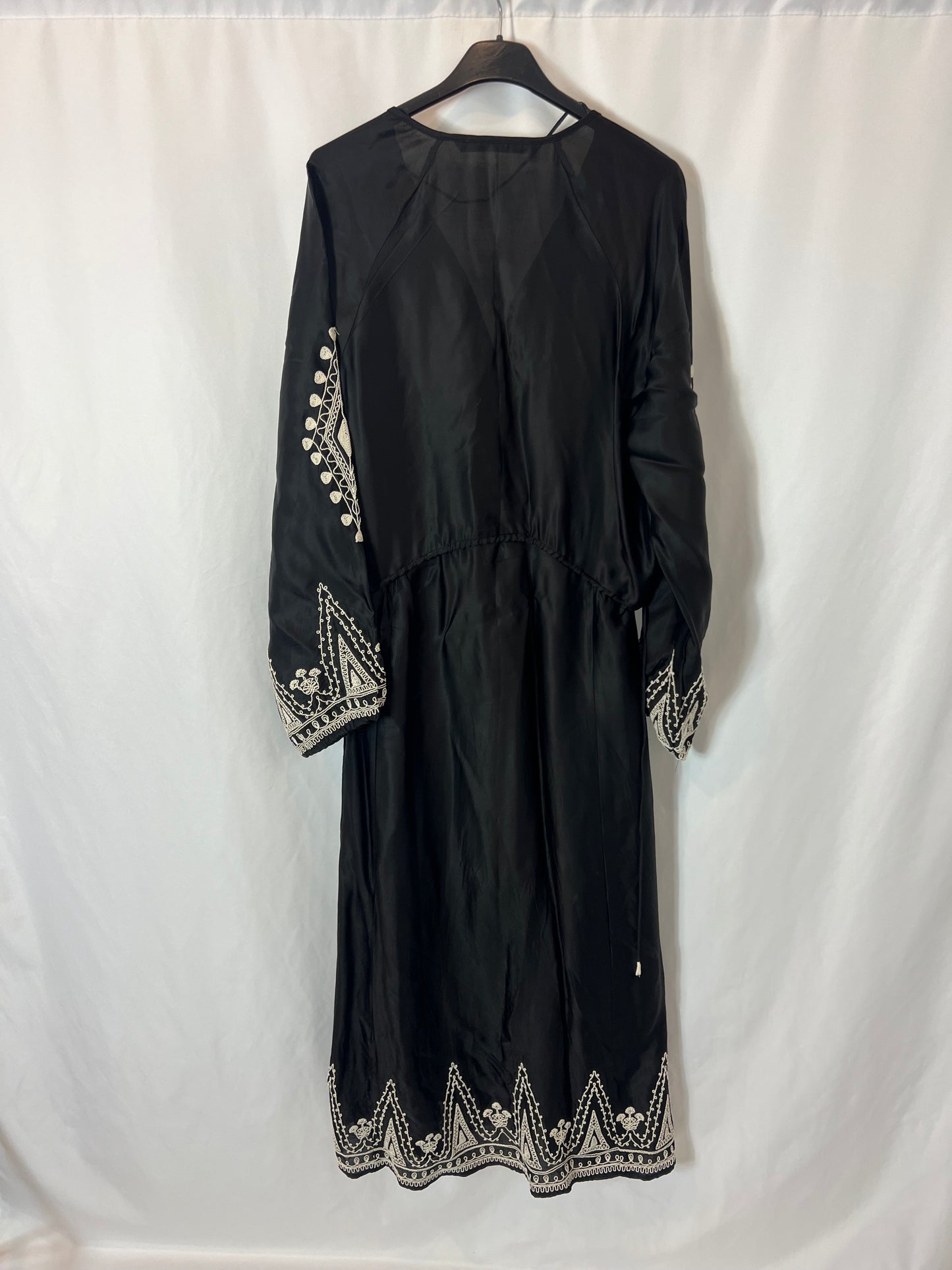 ZARA. Long, flowing embroidered dress. TS
