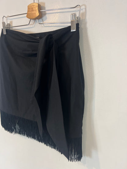 ZARA. falda negra flecos T.s