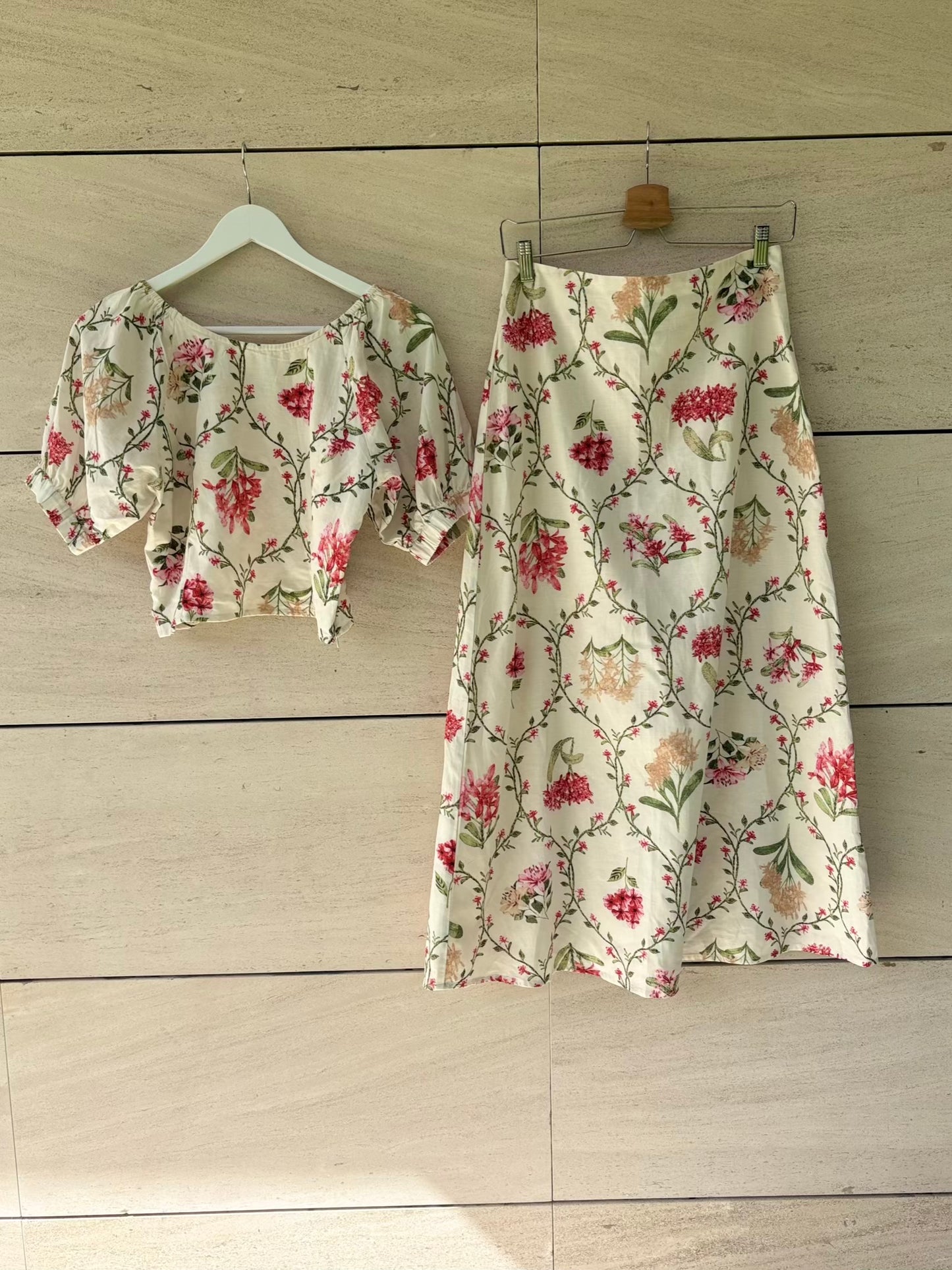 CASTAÑO DE INDIAS. Conjunto top y falda palmitos