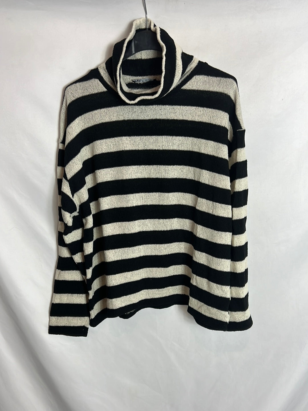 ZARA. Jersey rayas cuello alto textura. TS