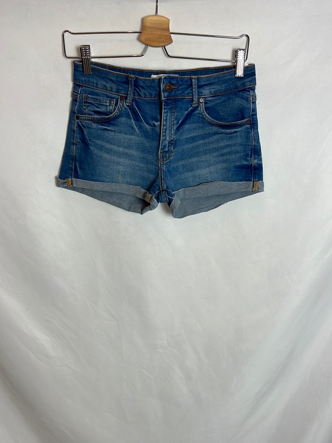 MANGO. Mini shorts denim T.36