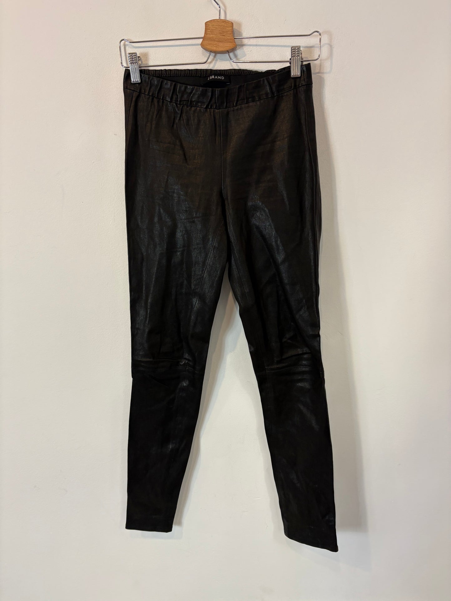 J BRAND. Leggins piel negros