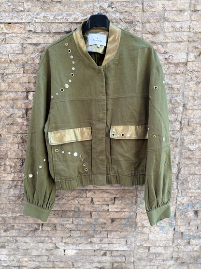 SCALPERS. Conjunto verde tachas. T S