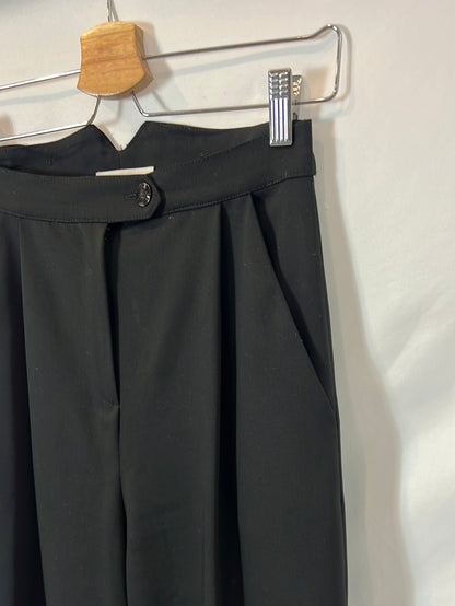 SOPHIE&amp;YLUCIE. Wide-leg pleated trousers in black, size 34