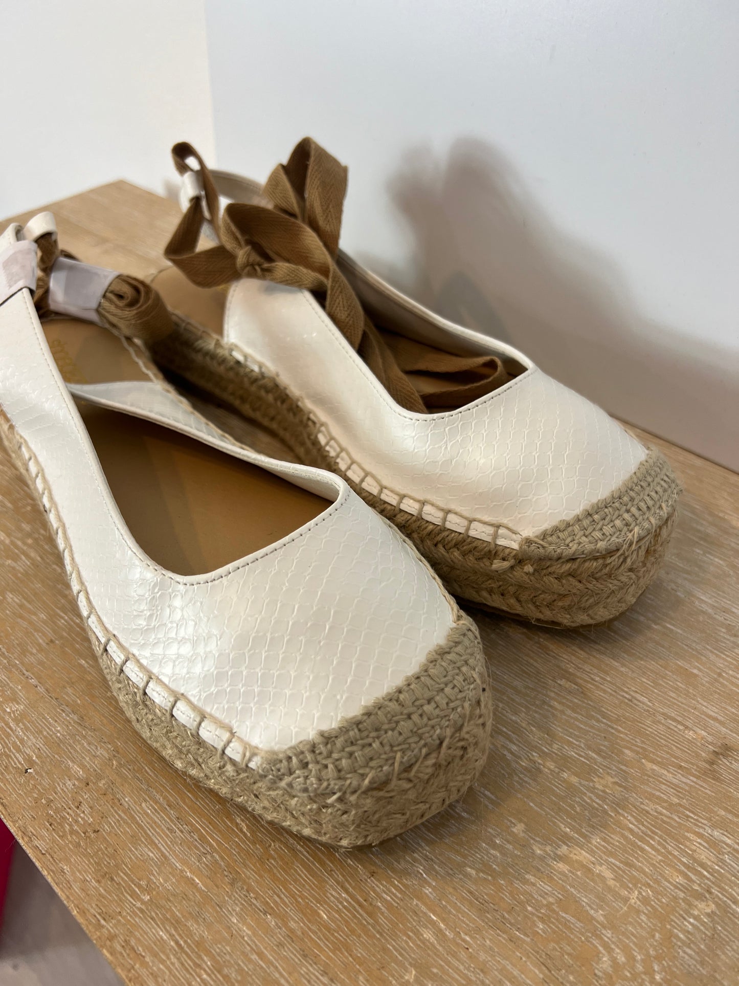 SHOEDAZZLE. White raffia espadrilles, size 38