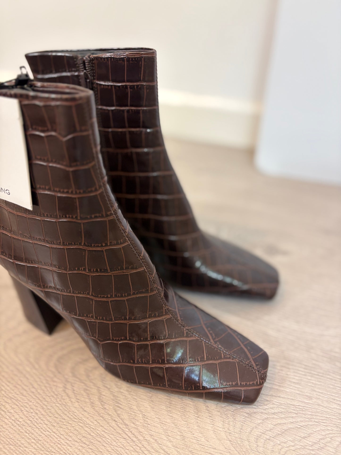 MANGO. Botines marrones textura. T 38